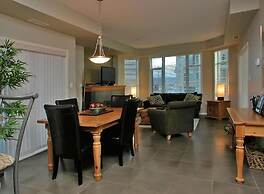 Sunset Waterfront Resort by KVR