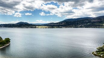 Sunset Waterfront Resort by KVR