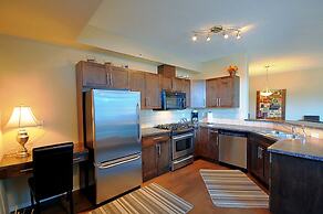 Sunset Waterfront Resort by KVR