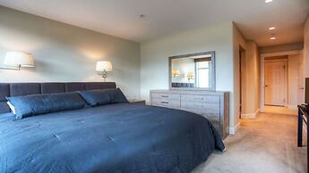 Sunset Waterfront Resort by KVR