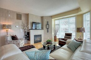 Sunset Waterfront Resort by KVR