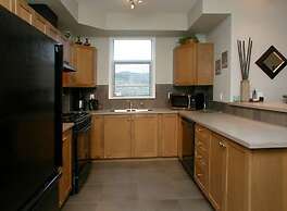 Sunset Waterfront Resort by KVR