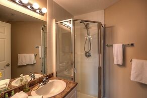 Sunset Waterfront Resort by KVR