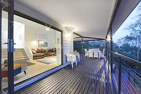 Crusoe's Beach House Ocean Views