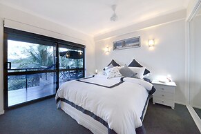 Crusoe's Beach House Ocean Views