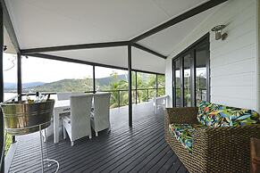 Crusoe's Beach House Ocean Views