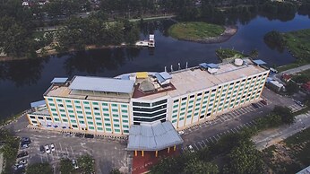 The Regency Waterfront Hotel