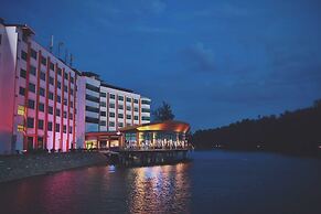 The Regency Waterfront Hotel