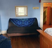 Blue Moon Guest House and Saloon