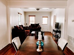 Blue Moon Guest House and Saloon