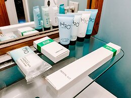 Blue Moon Guest House and Saloon