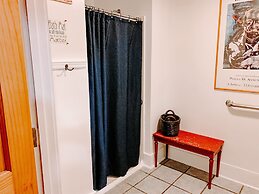 Blue Moon Guest House and Saloon