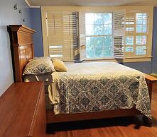 Blue Moon Guest House and Saloon