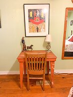 Blue Moon Guest House and Saloon