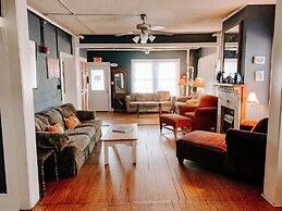 Blue Moon Guest House and Saloon