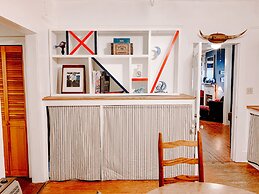 Blue Moon Guest House and Saloon