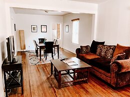 Blue Moon Guest House and Saloon