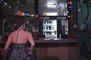 Blue Moon Guest House and Saloon