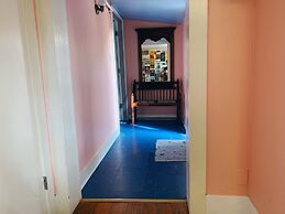 Blue Moon Guest House and Saloon