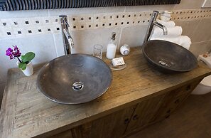 Magnolia St.Peter's Suites