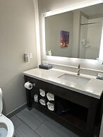 La Quinta Inn & Suites by Wyndham Terre Haute