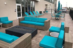La Quinta Inn & Suites by Wyndham Terre Haute
