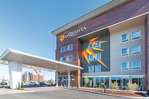 La Quinta Inn & Suites by Wyndham Terre Haute