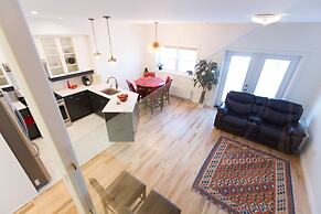 Aurora Deluxe Vacation Guest House