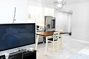 Aurora Deluxe Vacation Guest House