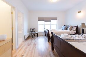 Aurora Deluxe Vacation Guest House