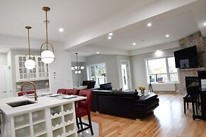 Aurora Deluxe Vacation Guest House