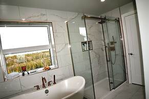 Aurora Deluxe Vacation Guest House