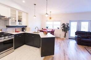 Aurora Deluxe Vacation Guest House