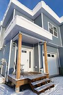 Aurora Deluxe Vacation Guest House