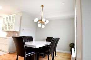 Aurora Deluxe Vacation Guest House