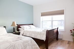 Aurora Deluxe Vacation Guest House