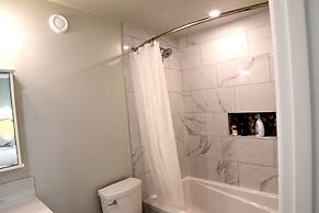 Aurora Deluxe Vacation Guest House