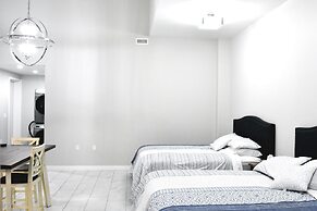 Aurora Deluxe Vacation Guest House