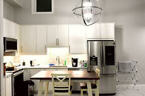 Aurora Deluxe Vacation Guest House