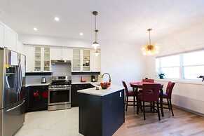 Aurora Deluxe Vacation Guest House