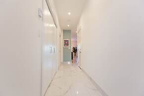 Aurora Deluxe Vacation Guest House