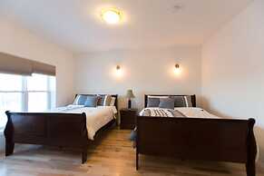 Aurora Deluxe Vacation Guest House