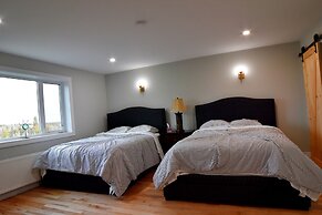 Aurora Deluxe Vacation Guest House