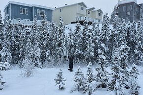 Aurora Deluxe Vacation Guest House