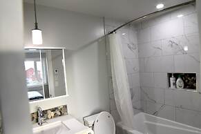 Aurora Deluxe Vacation Guest House