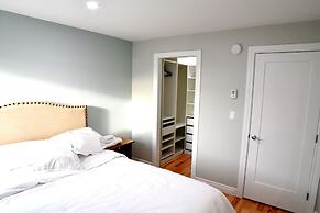 Aurora Deluxe Vacation Guest House