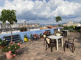 Check Inn B&B - Hostel