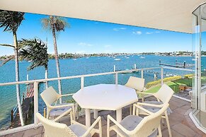Amazing Waterfront Views Sunshine Coast H330