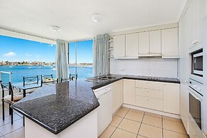 Amazing Waterfront Views Sunshine Coast H330