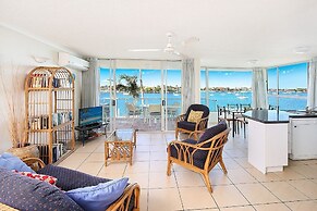 Amazing Waterfront Views Sunshine Coast H330